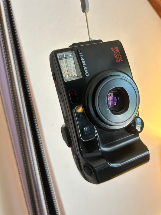 Olympus AZ-200 SUPERZOOM 35mm film camera